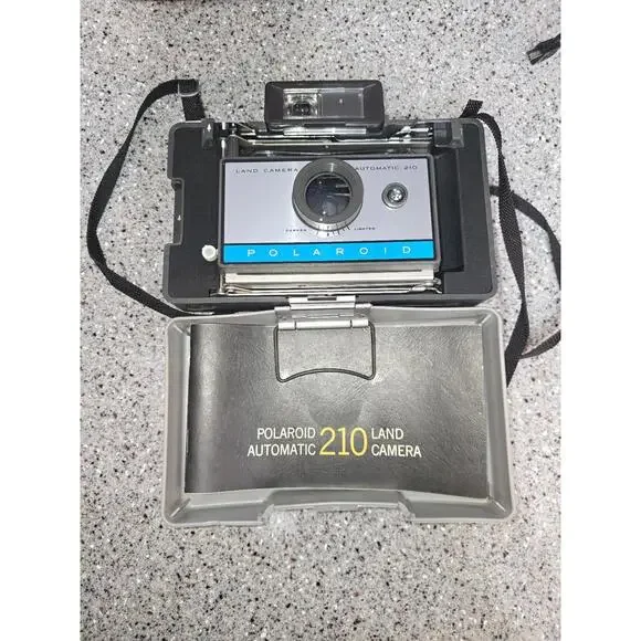 Vintage Polaroid 210 Instant Land Camera Collectible + Shutter Works! With case!