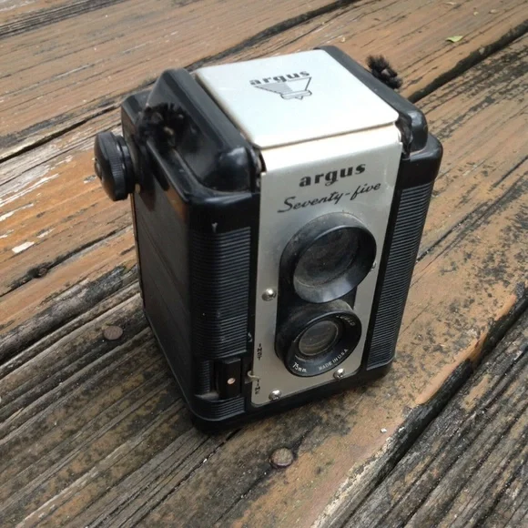 Argus Seventy Five Camera Black Bakelite Aluminum Photography Photos Vintage 50s