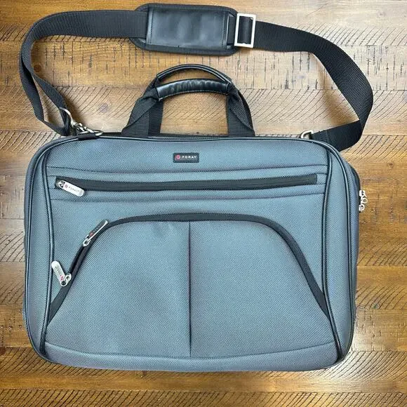 Foray Multi Purpose Travel Bag 17” Laptop Carry Case w Strap Multiple Zippers
