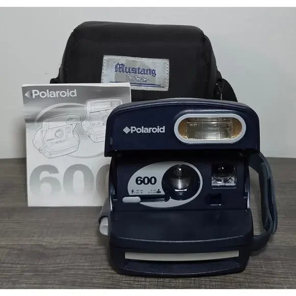 Polaroid Vintage Blue 600 Round Instant Film Camera With Manual & Carrying Bag
