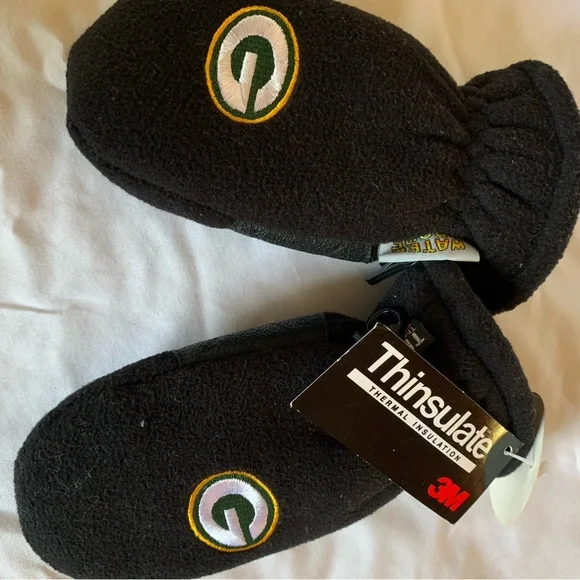 Kids Black Thinsulate Mittens with Green Bay Logo