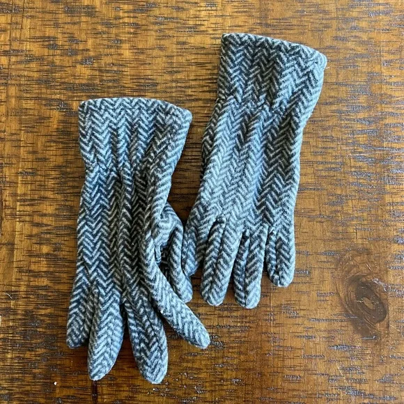 ⚡️MOVING SALE ⚡️Target gloves ⚡️MOVING SALE ⚡️