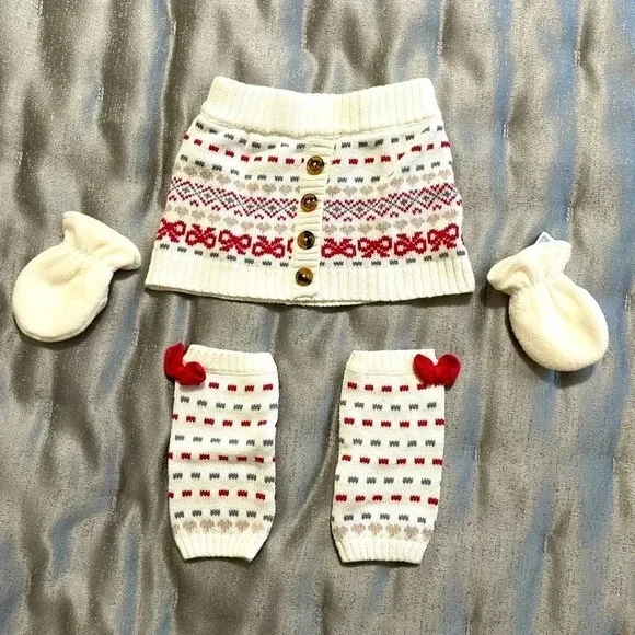 𝅺EUC‎ sweater poncho, leg warmers and mitt set