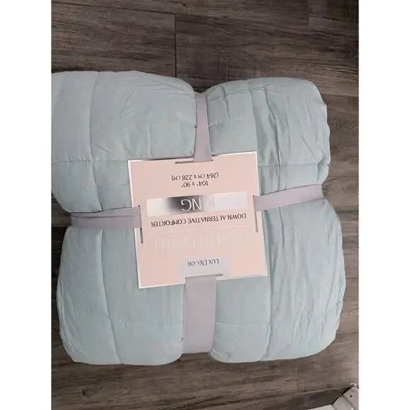 Mason Point Sage Down Alternative Comforter In King New
