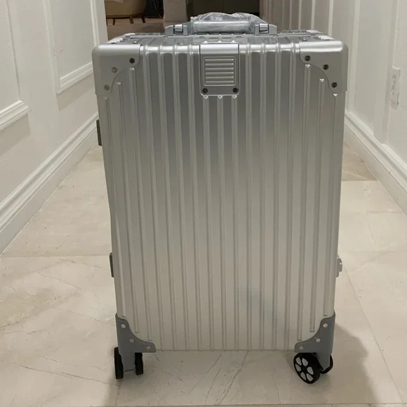 CHAMPS Aluminum Hardside Spinner Suitcase
