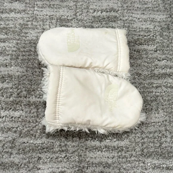 The North Face Cream Baby Mittens