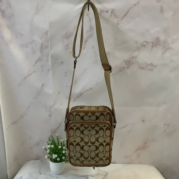 GUC Coach Signature Canvas Shoulder Bag