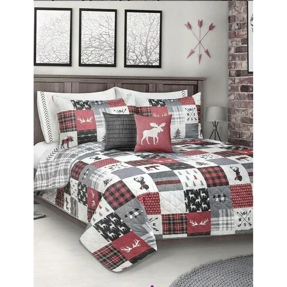 New Patchwork Reversible Printed Holiday Quilt 3PC Set Full/Queen,Reindeer