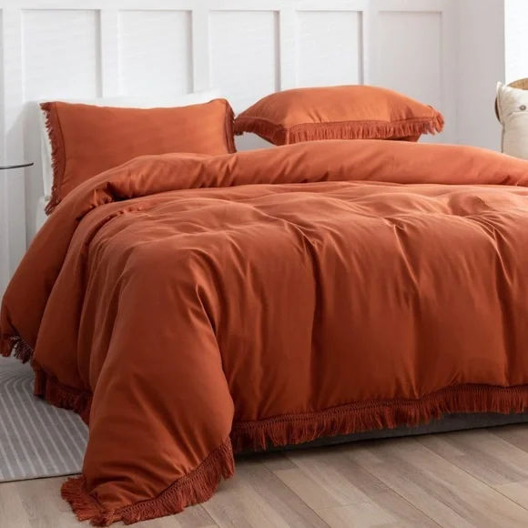 - - NEW RUST COLOR QUEEN SIZE Tassel comforter Set -NEW