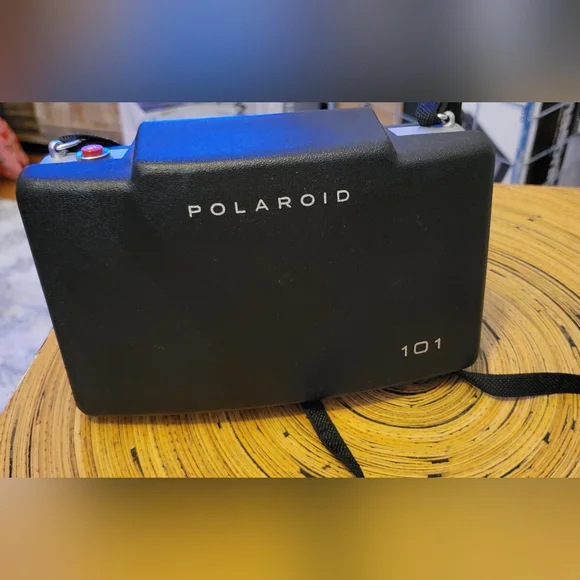 * Polaroid 101 land camera- untested