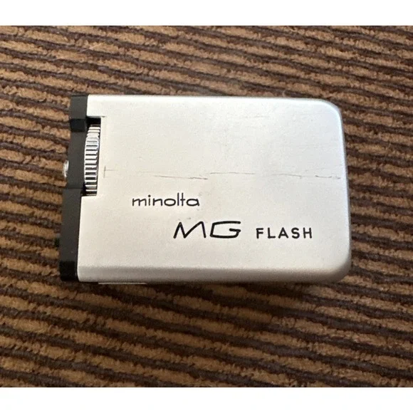 Minolta-16 MG Bulb Flash Silver Color‎ Genuine Made In Japan