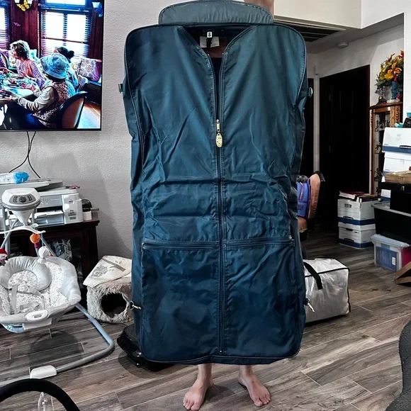 American Tourister 42