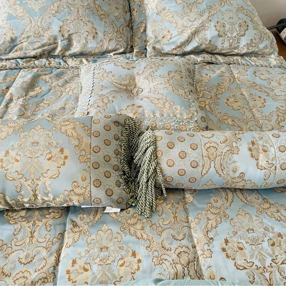 Elegant Blue and Gold Bedding Set with all accessories