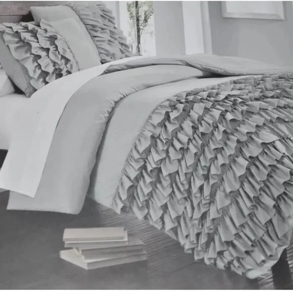 New Cynthia Rowley Ruffle Comforter Set Ruffled Shabby Farmhouse NWT Gray Chic