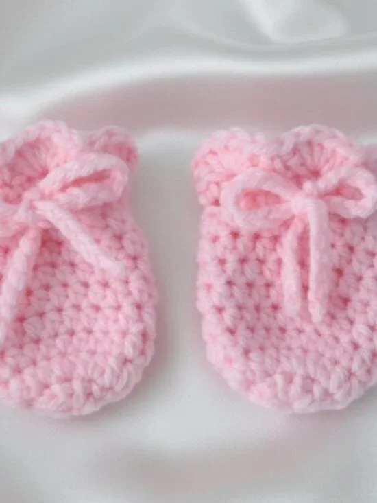 Crochet baby mittens, newborn scratch mittens, pink mittens, winter mittens