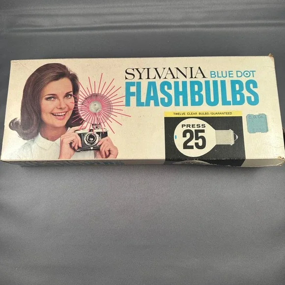 Sylvania Blue Dot Flashbulbs Press 25‎ Type 25 Clear 8 Count Vintage Photography