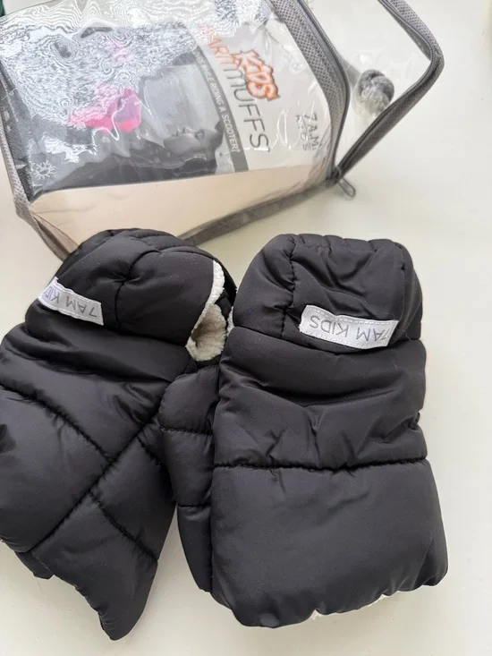 ZAM KIDS Black Puffer Mittens