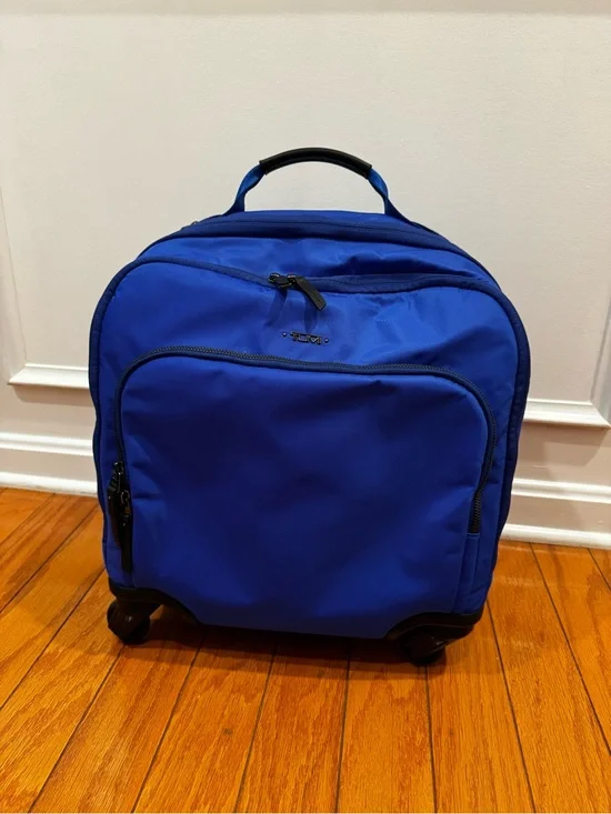 TUMI Voyageur Léger Compact Carry-On / Underseat Spinner in Nylon Blue