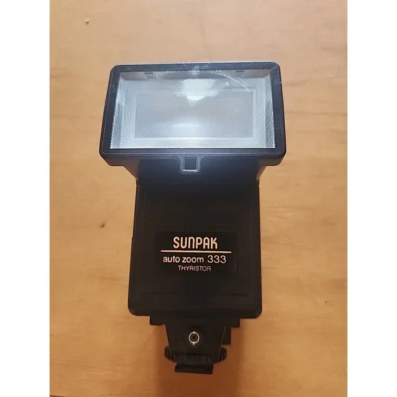 SUNPAK AUTO ZOOM 333 THYRISTOR VTG CAMERA FLASH DEVICE 2077A JAPAN‎