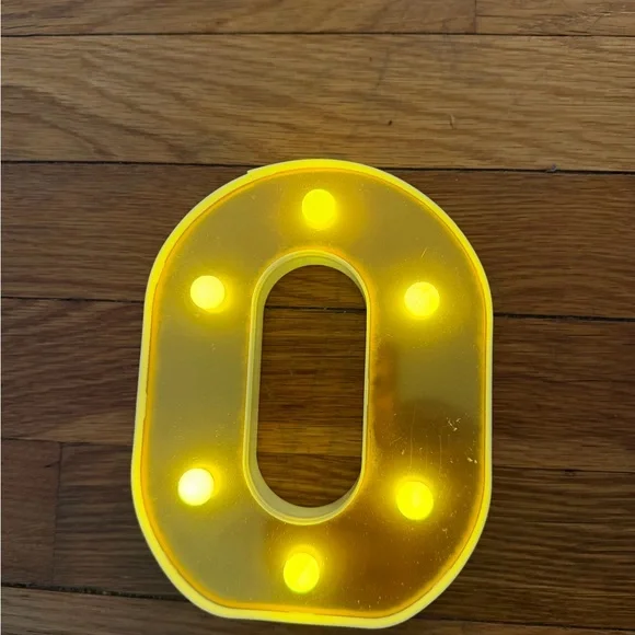 Source Unknown Illuminated Letter 'O' - Bright Yellow