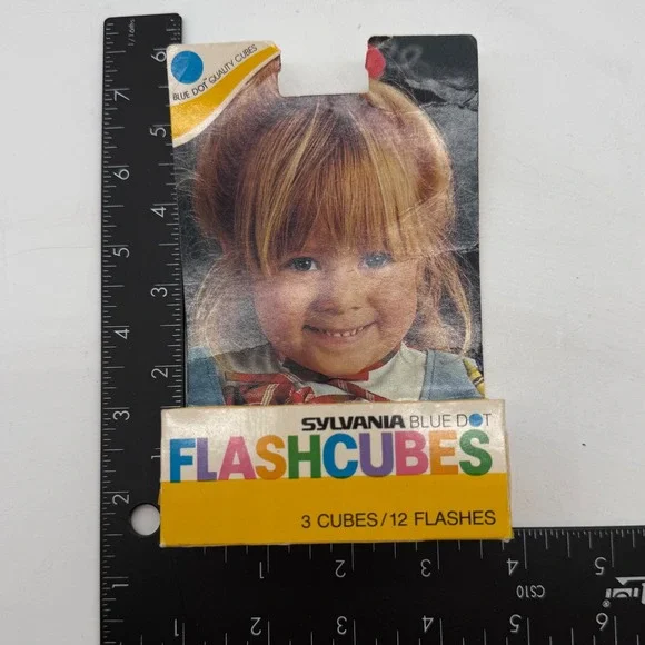 VTG Sylvania Blue Dot Flashcubes 2 Cubes 8 Flashes Camera only 2 cubes in‎ box