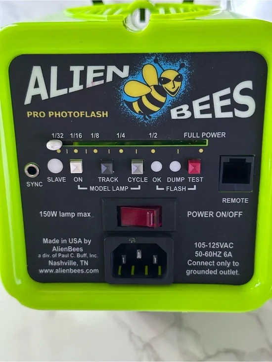 📸 AlienBees · Pro Photoflash B800 - Lime Green Studio Flash with case