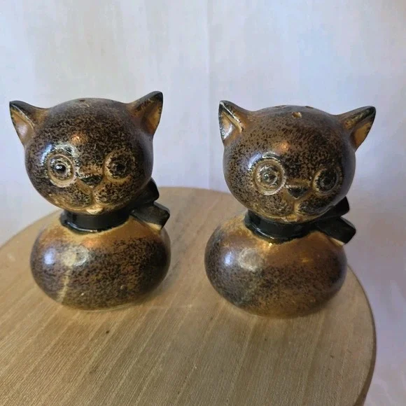 Vtg Brown Stoneware Cat Kitten Salt &‎ Pepper Shakers Made Japan 3.25 Inches