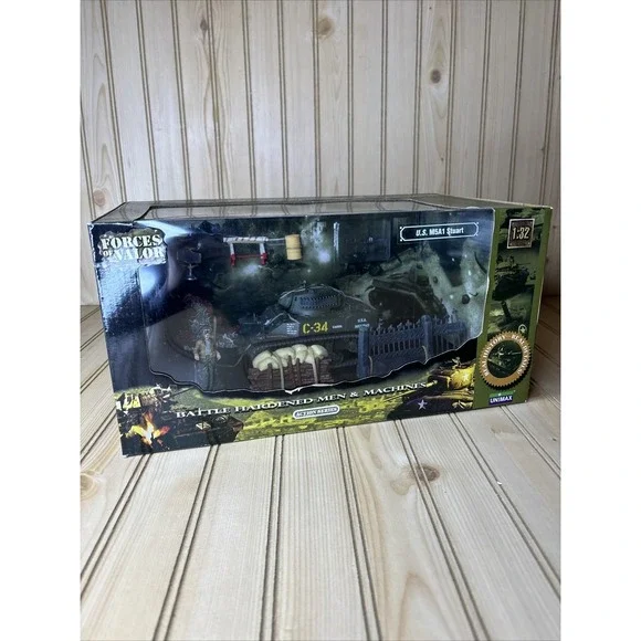 FORCES‎ OF VALOR 1:32 Tank U.S. M5A1 Stuart Battle Hardened Action Die Cast RARE