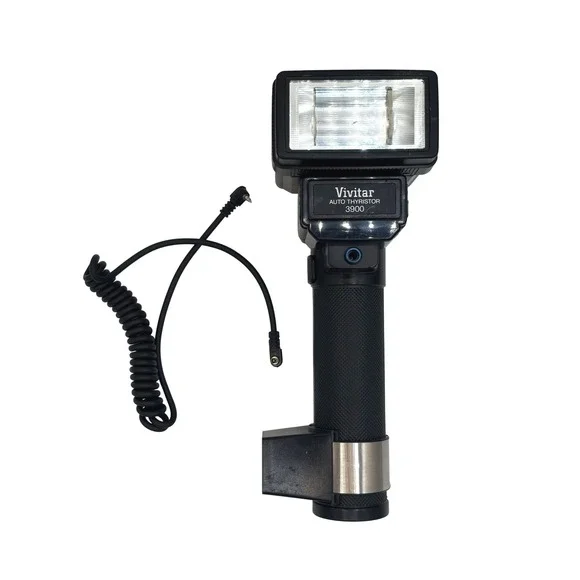 Vivitar Auto Thyristor 3900 Electronic Flash Unit with Sync Cord Made in Japan