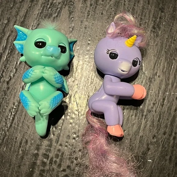 Set‎ of Two Wowwee Fingerlings Noa the Dragon Alika Baby Unicorn