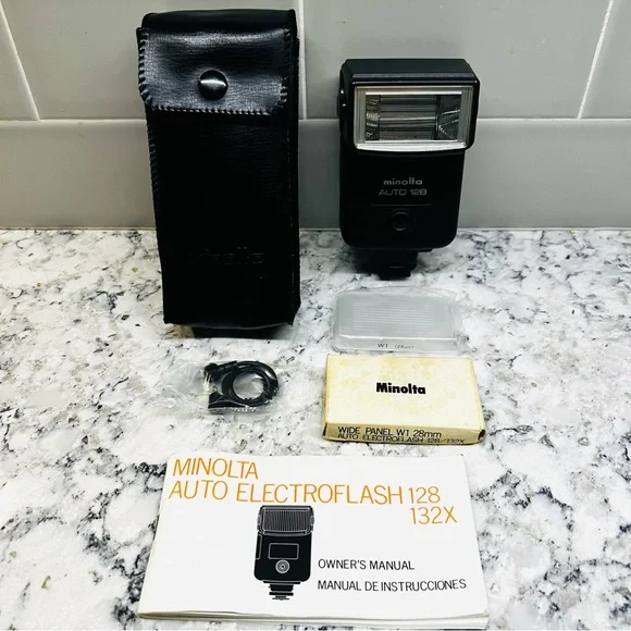 MINOLTA AUTO ELECTROFLASH 128 SHOE MOUNT FLASH W/CASE, DIFFUSER, CORD AND MANUAL