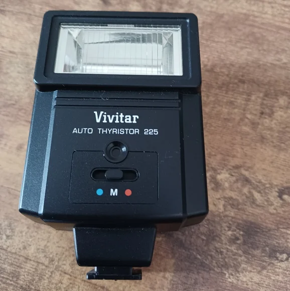 Vivitar Auto Tyhristor 225 Hot Shoe Flash