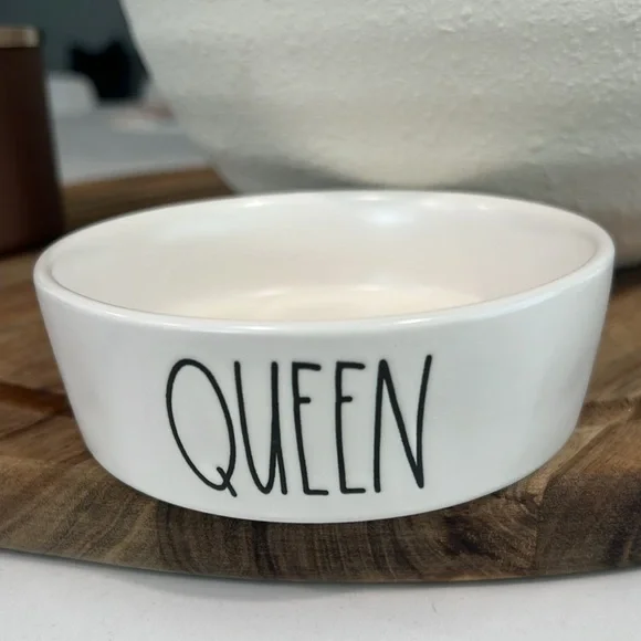Cute.🐾Rae Dunn QUEEN 🐾BOWL🐾