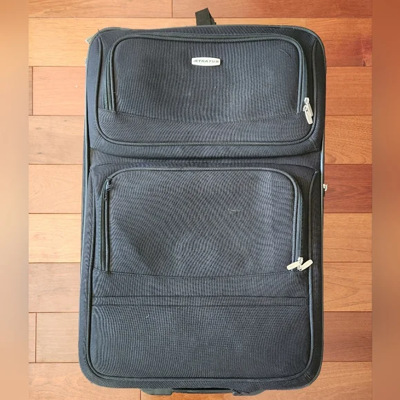 Stratus Black/silver large-sized expandable suitcase. One size.