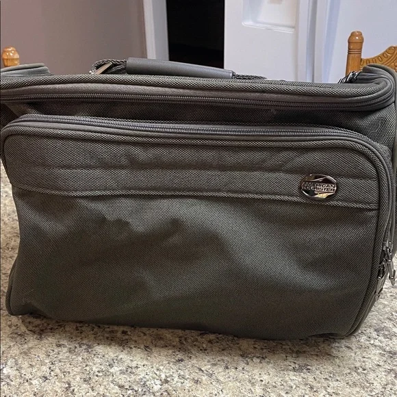 Vintage American Tourister Travel Bag. Green Gray Color. EUC*