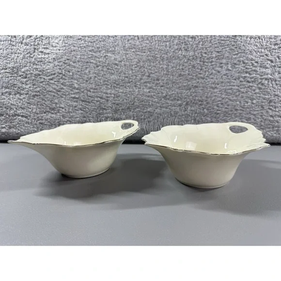 VINTAGE Porcelain Leaf‎ Shaped Bowls Serving Candy Gravy Boat Lot of 2