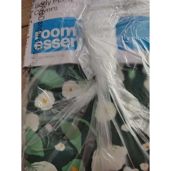 Room‎ Essentials Body Pillow Covers Floral Print 100 Recycled Polyester 2 in pk