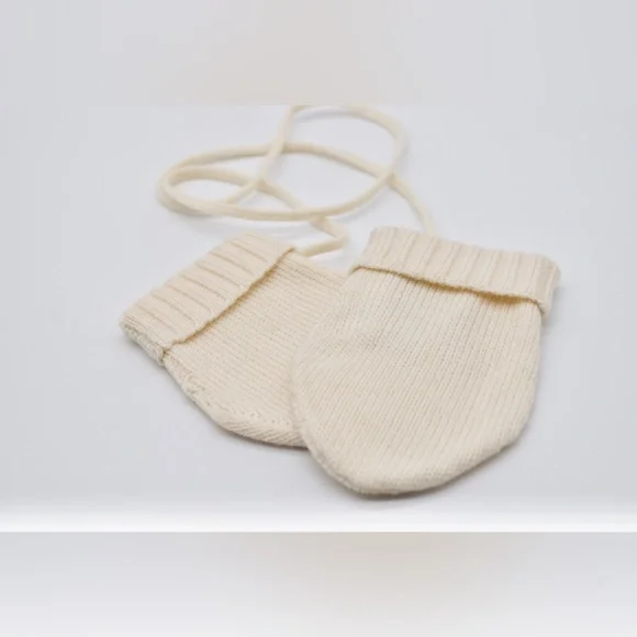 Ovale Baby wool mittens