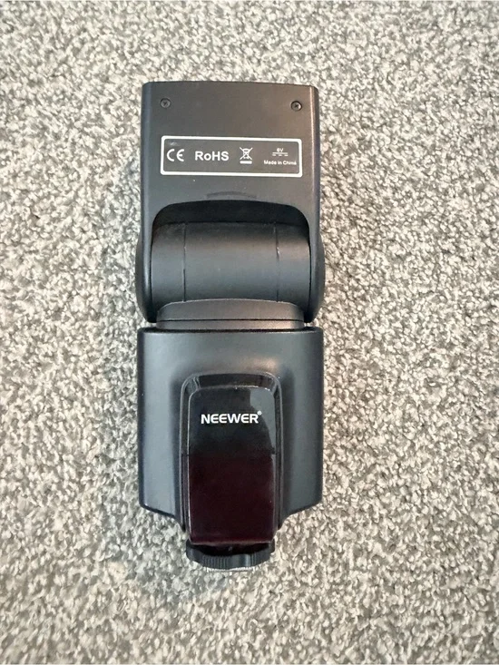 Neewer On-Camera Flash - Black