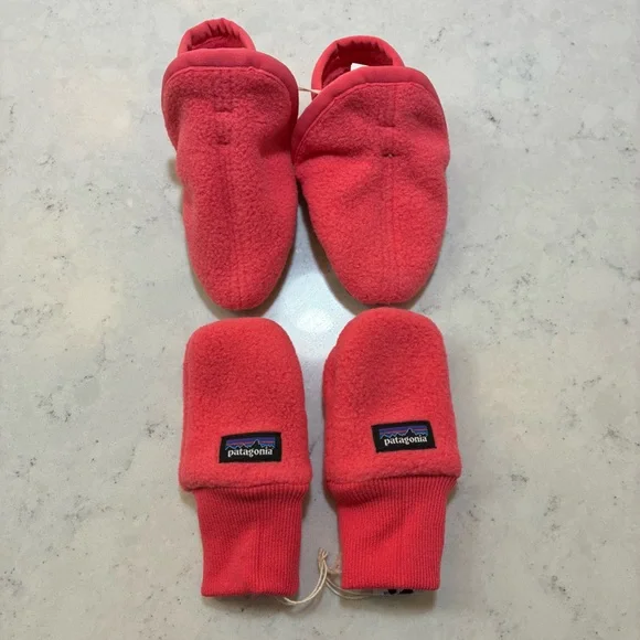 Patagonia Synchilla Fleece Mittens and Booties Set in Range Pink
