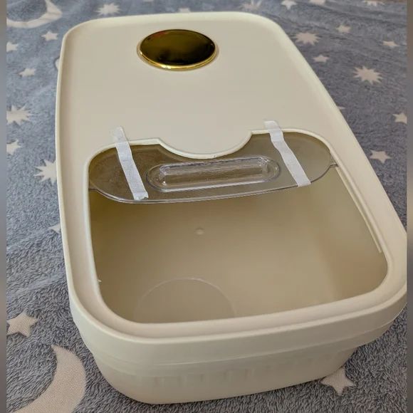 BRAND NEW Pet food storage container.