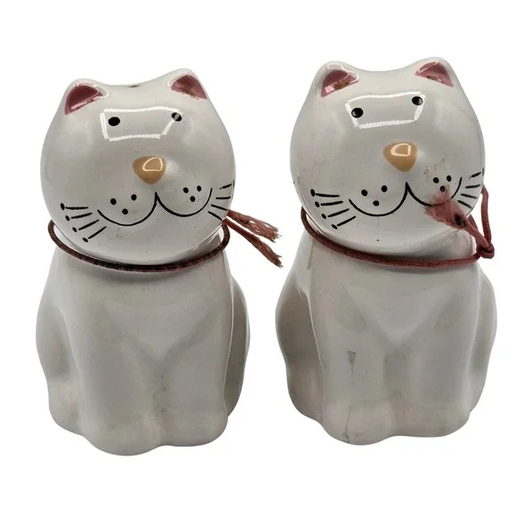 Vtg Ceramic Cat Salt and Pepper Shakers Set Pair White‎ Pink Kitty Kitchen Decor