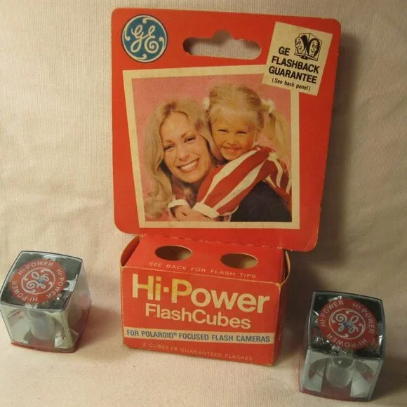 vintage GE Hi-Power Flashcubes 2-pack- complete, Red box, unburnt