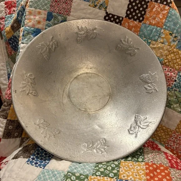 Lot of 2 Vintage West Bend Aluminum Bowls 14