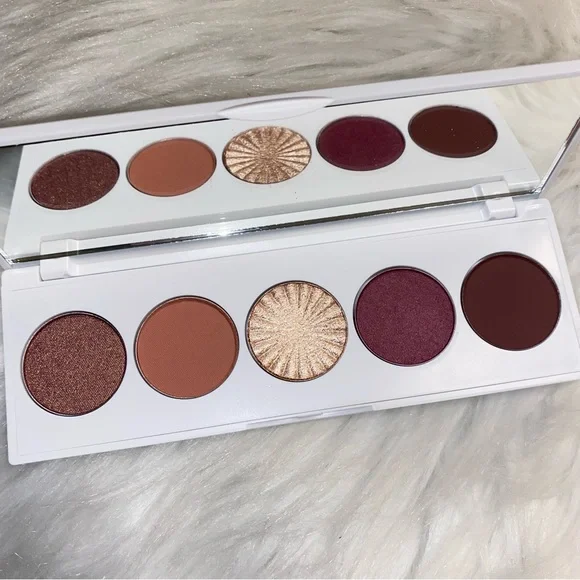 NIB OFRA COSMETICS eyeshadow palette