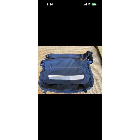 Patagonia Half Mass Messenger/Computer Bag Navy Blue