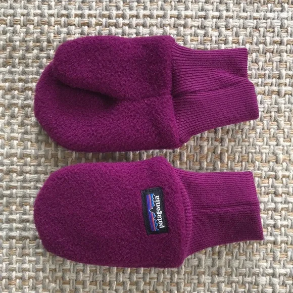 Patagonia Fleece Mittens (size 0-3m)