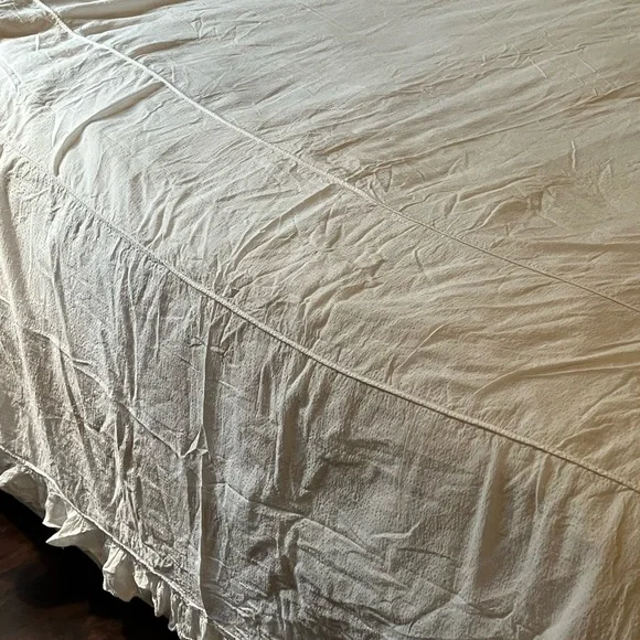 Seersucker lightweight bed cover / bedspread with ruffle classic beauty