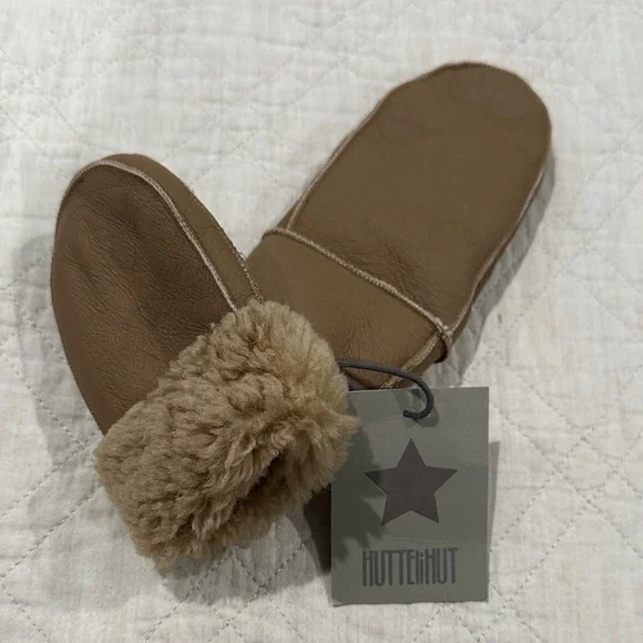 NWT - HutteliHut - Sheep Mitts - Light Camel