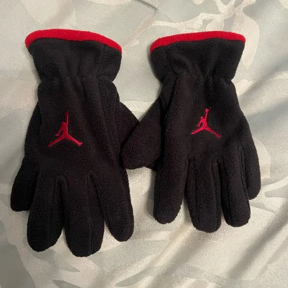 Nike Jordan youth fleece Black and Red winter Gloves with Logo size youth EUC